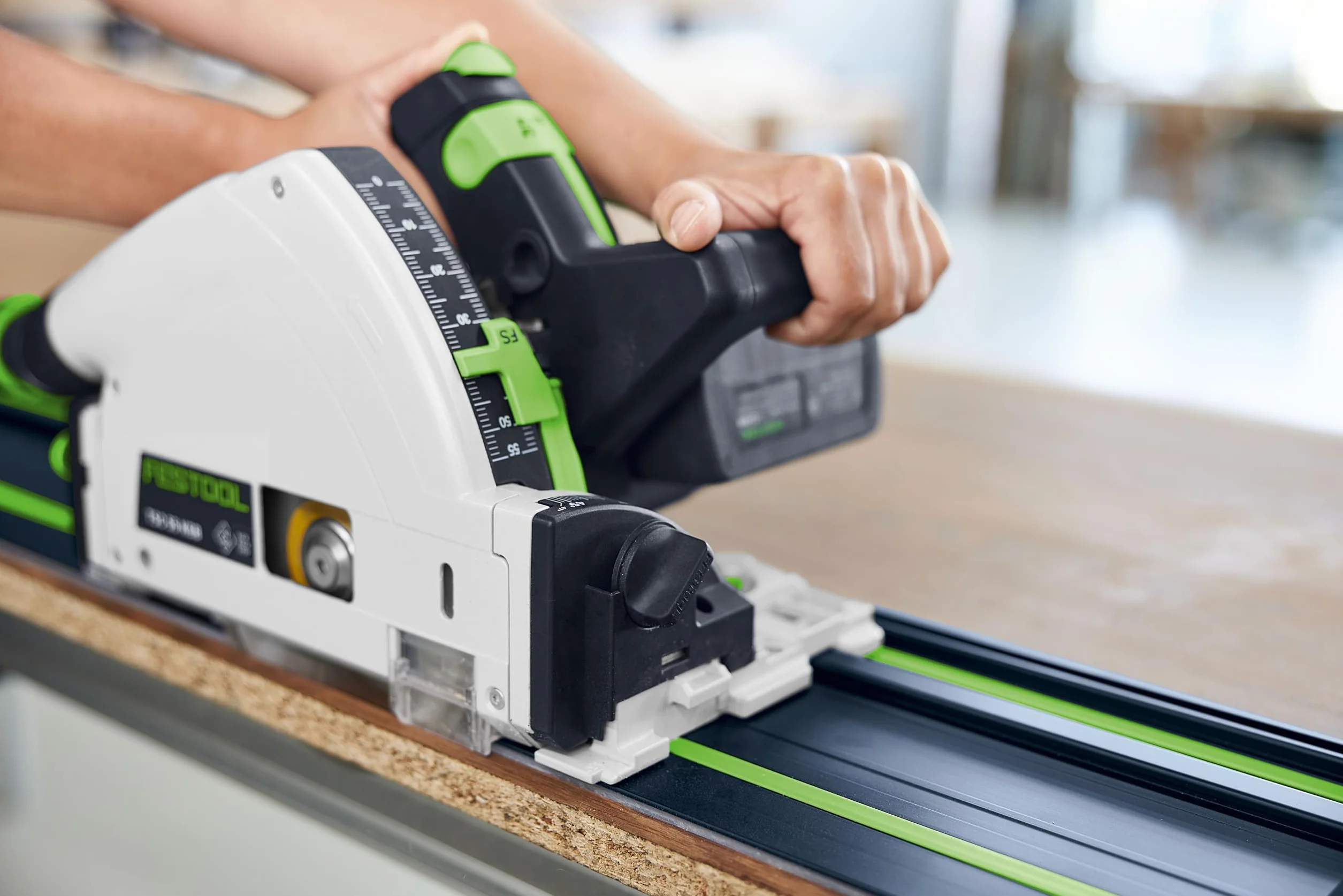 Festool Führungsschiene FS 1400/2 BL - Sägeschiene für Tauchsäge & Fräse | 1400mm Aluminium Führung mit Splitterschutz für präzise Schnitte, kompatibel mit Oberfräse und FS-Zubehör