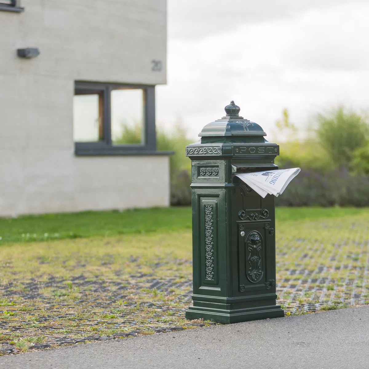 Relaxdays Standbriefkasten Antik, britisches Design, rostfreies Aluminium, HBT: 101x34,5x31 cm, Säulenbriefkasten, grün