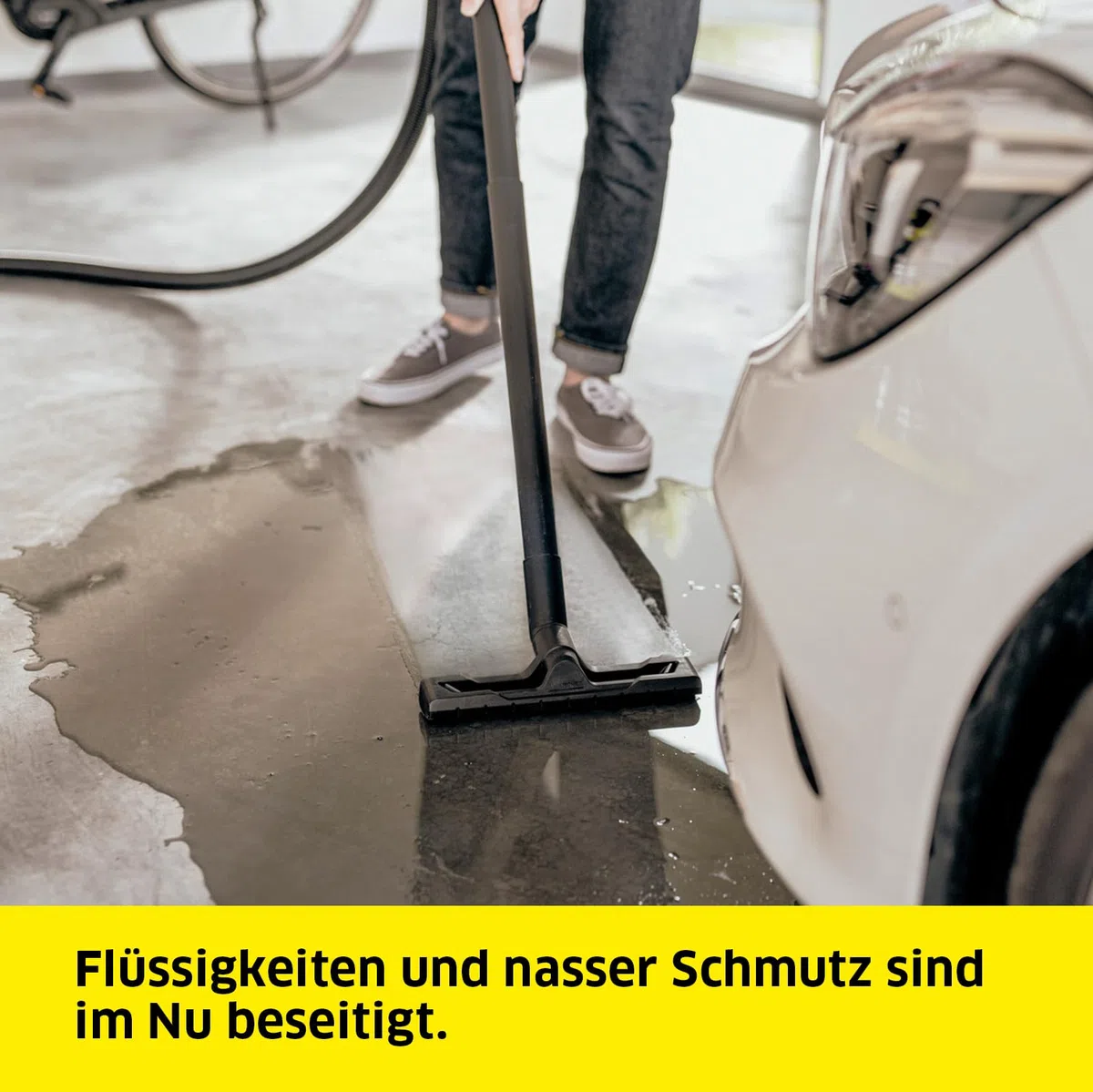 KÄRCHER WD 4 P V-20/5/22 Nass-& Trockensauger, Kunststoffbehälter, Gelb 5 m Kabel, 2,2 m Saugschlauch, mit Gerätesteckdose, Clips-Bodendüse, „Pull & Push“-Verschlusssystem, Gelb
