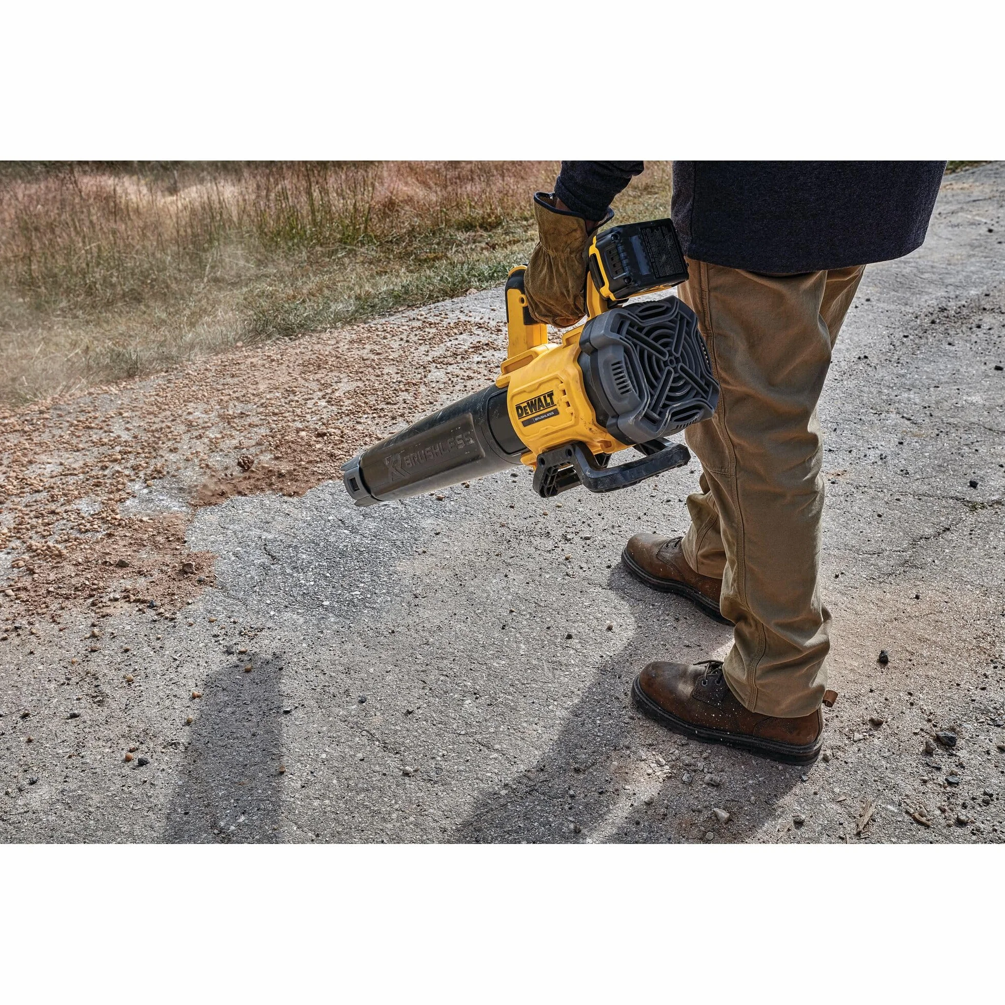 DEWALT 18V XR BÜRSTENLOSER LAUBBLÄSER MIT 12,7 M3/MIN LUFTVOLUMEN, 200 KM/H LUFTGESCHWINDIGKEIT, NUR GERÄT, DCMBL562N-XJ