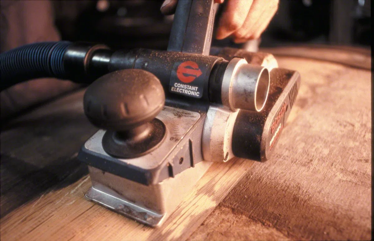 Bosch Professional Hobel GHO 40-82 C (Leistung 850 Watt, inkl. Staubbeutel, Parallelanschlag, Falztiefenanschlag, 1x Hobelmesser, HandwerHandwerkoffer)