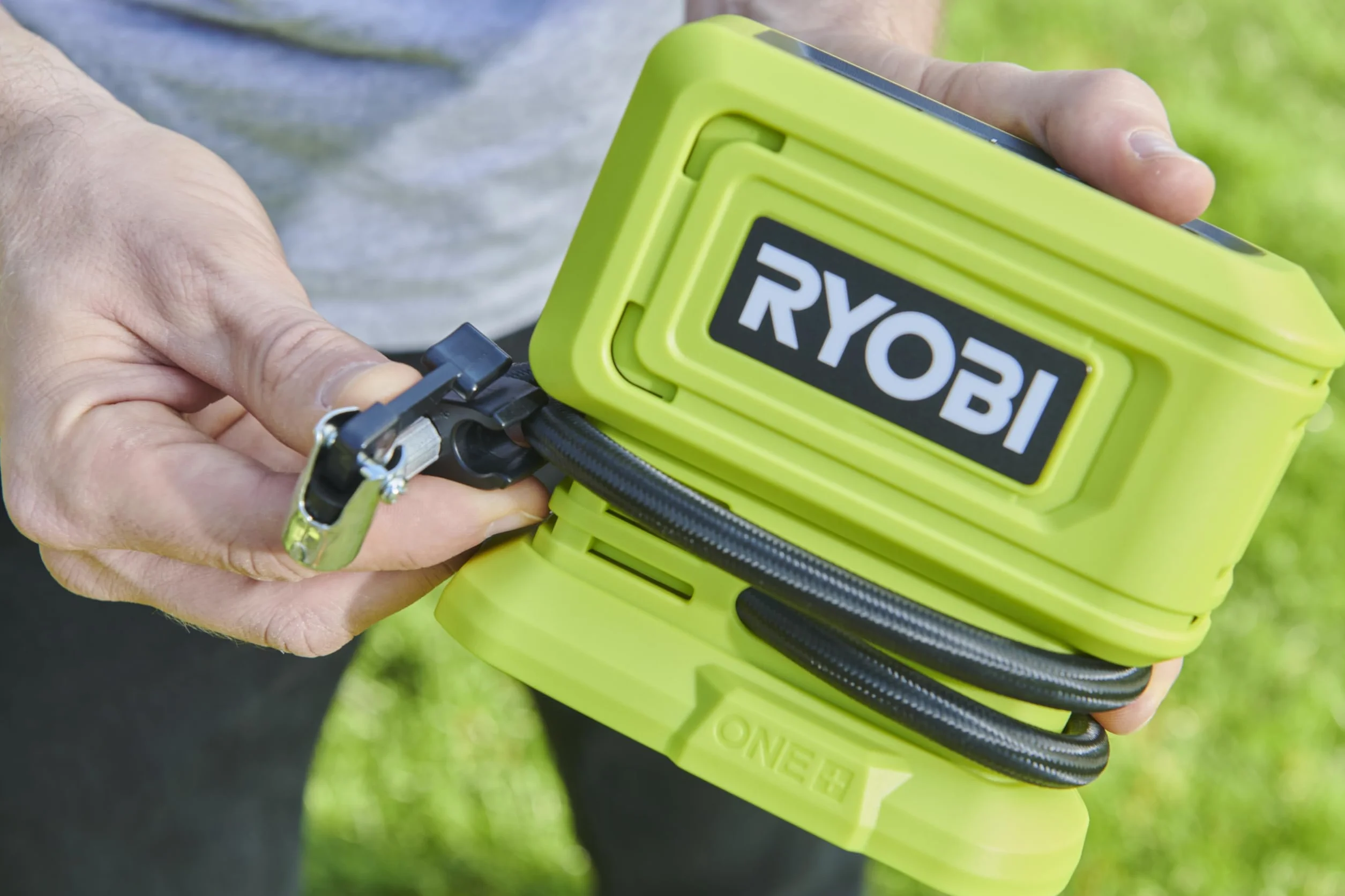 RYOBI 18 V ONE+ Akku-Mini-Kompressor RPI18-0, 11 bar max. Druck, Digitalanzeige, ohne Akku und Ladegerät