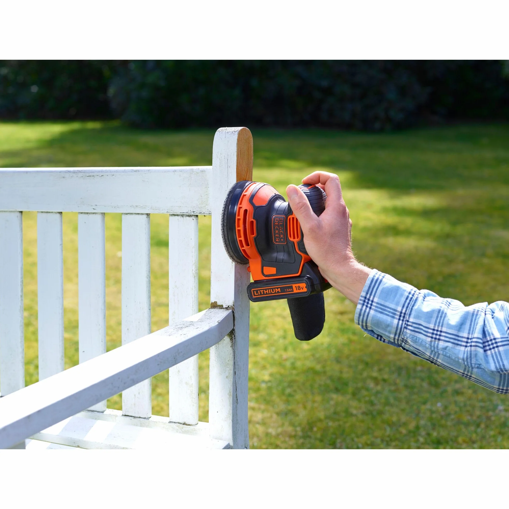Black+Decker Akku-Exzenterschleifer / Schleifmaschine (18V, mit Staubfangbehälter, zum Schleifen/Polieren, ergonomische Multi-Positionsgriffflächen, Lieferung ohne Akku und Ladegerät), Schwarz, Orange