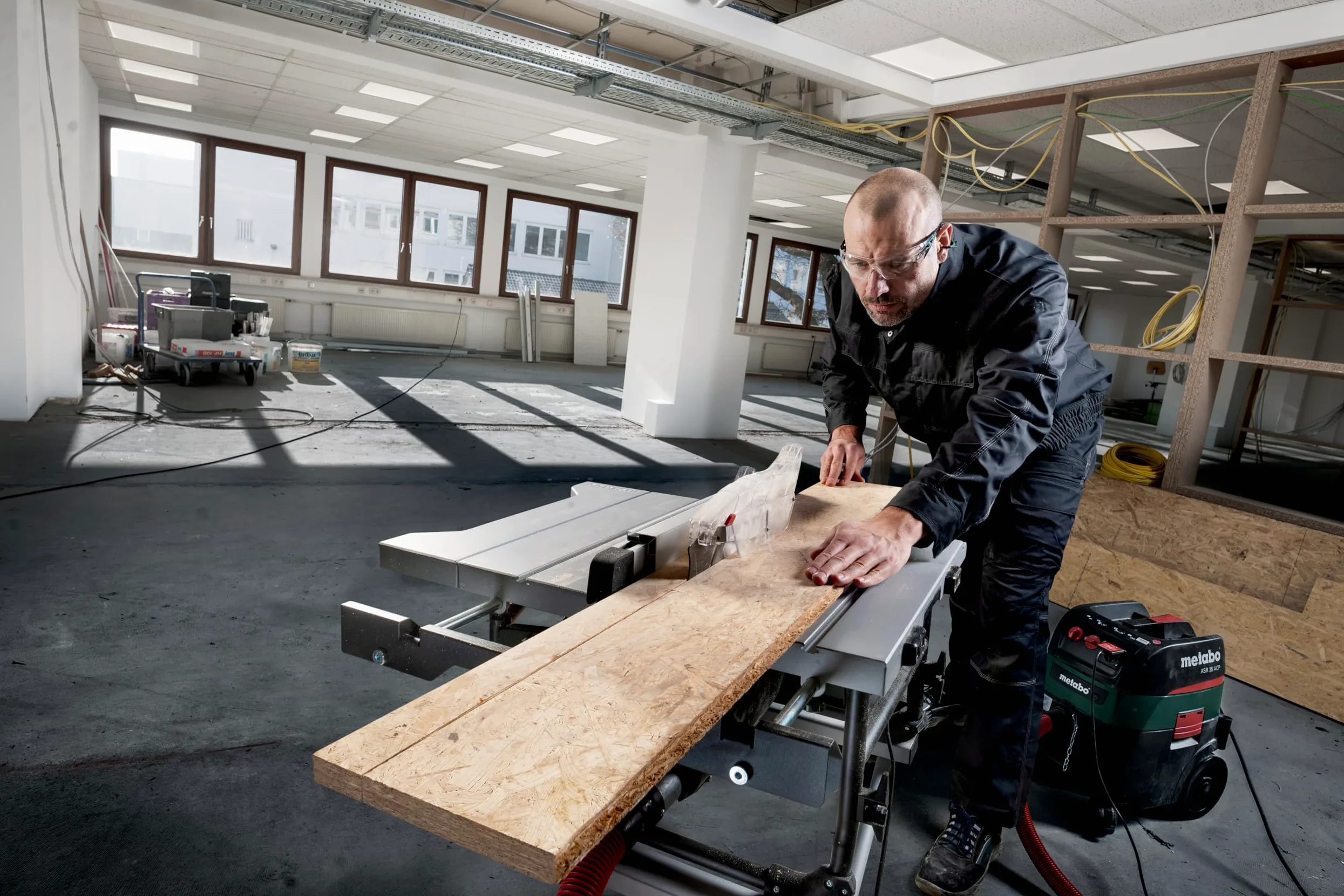 metabo Tischkreissäge TS 254 M, Mobile Kreissäge mit Ø 254 mm Sägeblatt | Kompakte Montagesäge mit 1500 W, Parallelanschlag, Winkelanschlag, Schiebestock, Tischverbreiterung und Sanftanlauf