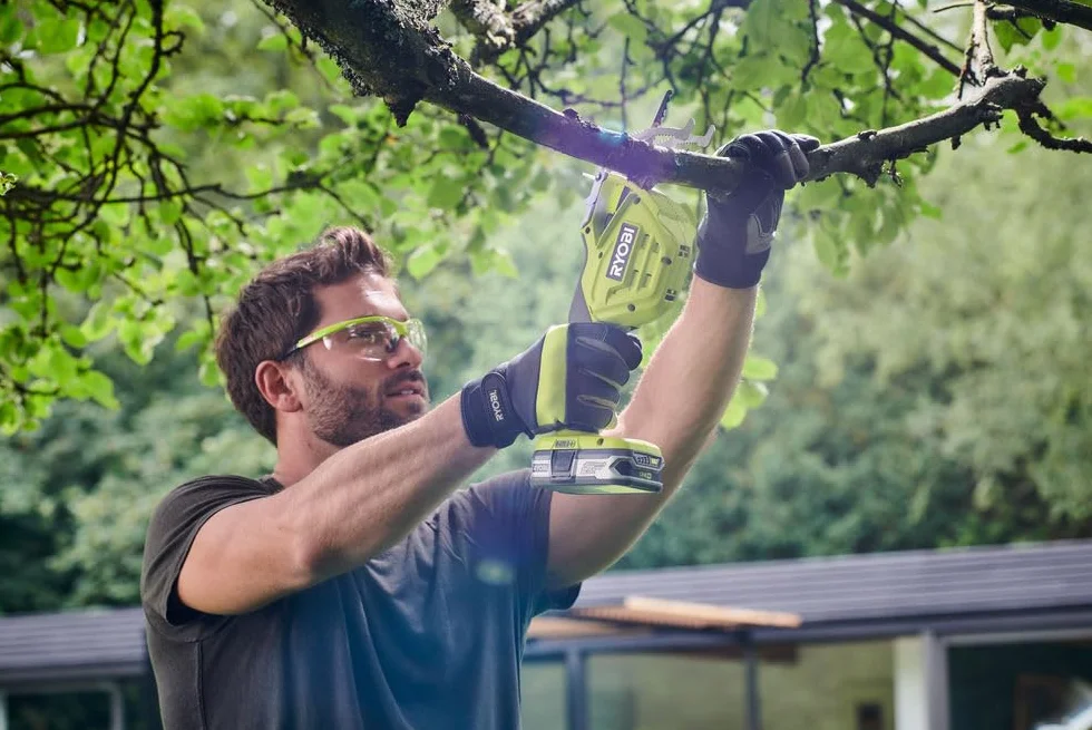 RYOBI 18 V ONE+ Akku-Astsäge RY18PSA-0 (Sägeblattlänge 15 cm, 80mm Schneidekapazität, ohne Akku und Ladegerät)
