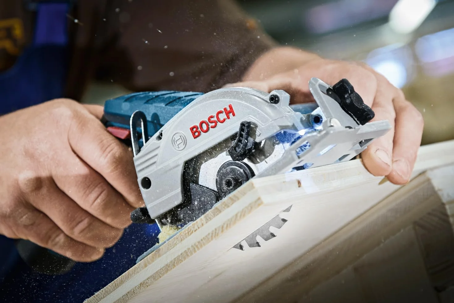 Bosch Professional 12V System Akku Kreissäge GKS 12V-26 (Sägeblatt-Ø: 85mm, inkl. 2x 3.0Ah Akku, Schnellladegerät GAL 12V-40, Einlage, L-BOXX)