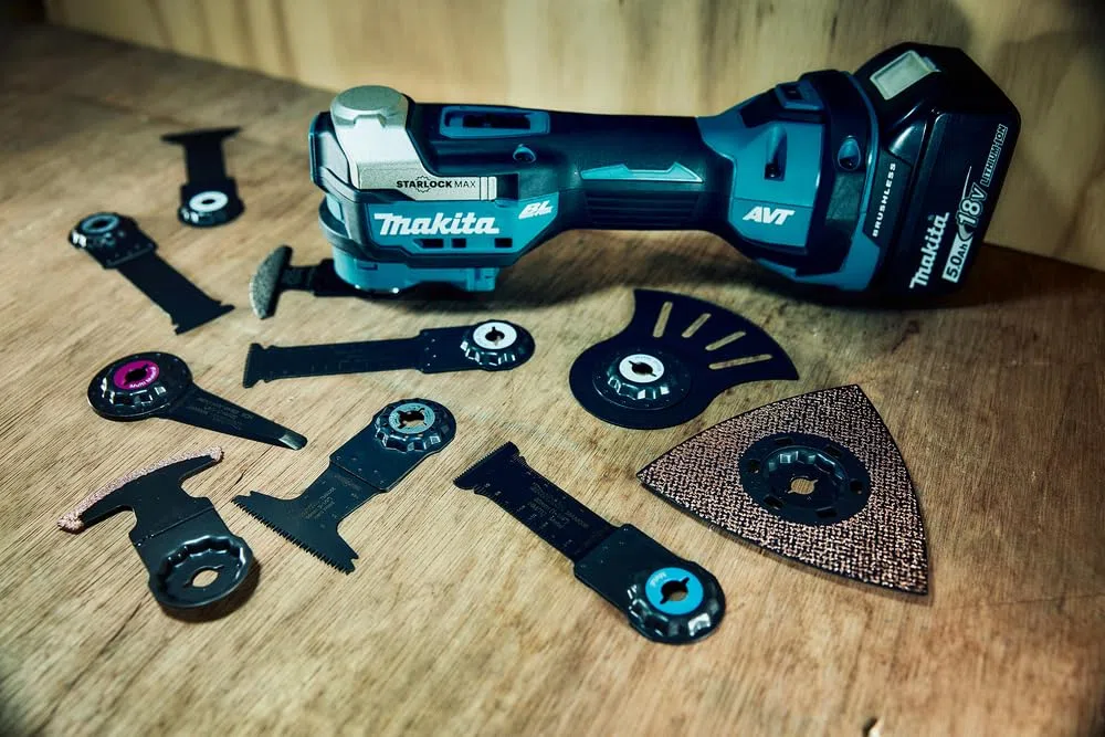 Mehrfacher Pontüren 18 -V Makita + Box + 2 Batt. BL1850B - DTM52RTJX1