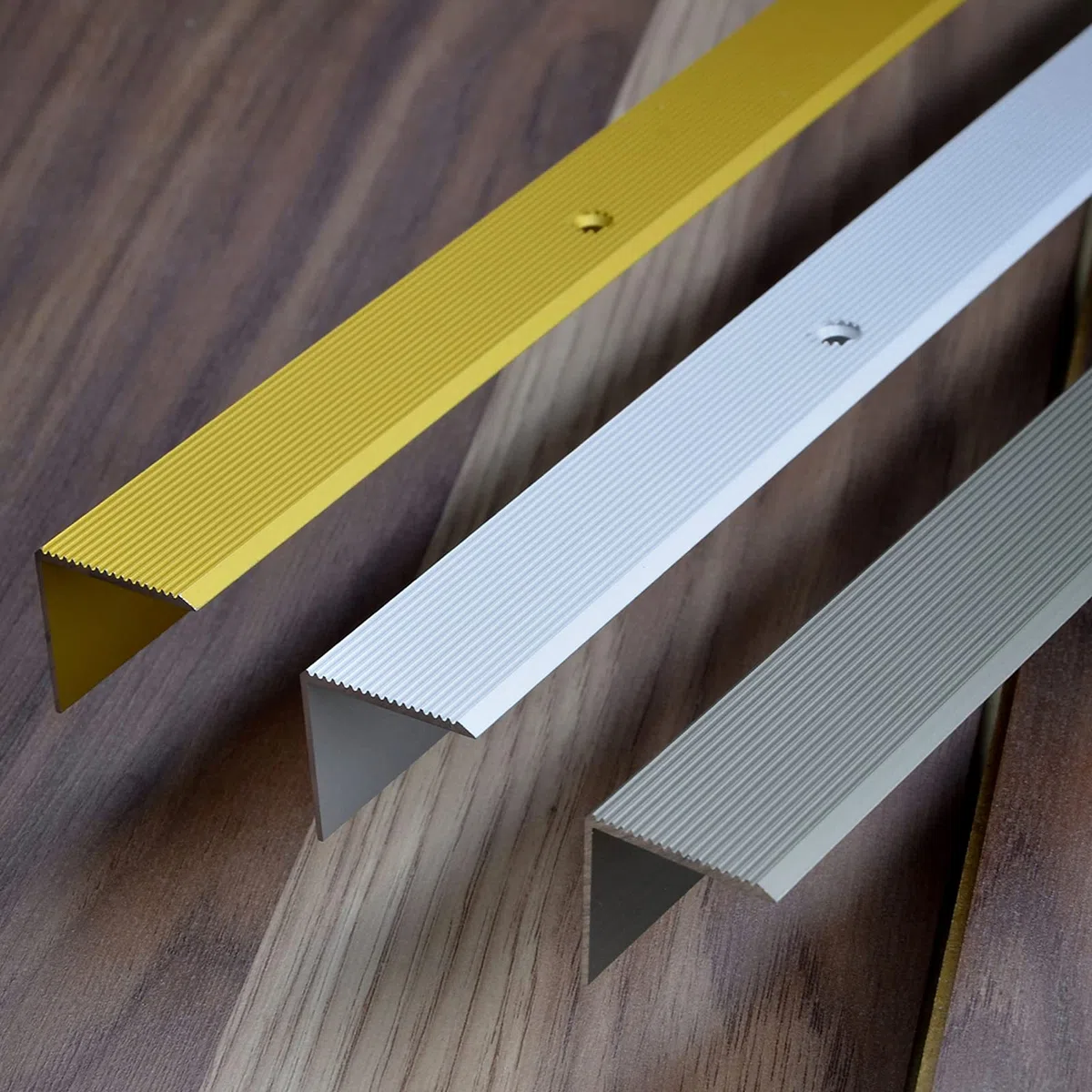 DQ-PP Winkelprofil | Profilmaße - 30mm x 30mm gebohrt inkl. Schrauben | Silber | 100cm | Aluminium | 1m | Winkelleiste | Abschlussprofil | Treppenkantenprofil | Treppenabschluss