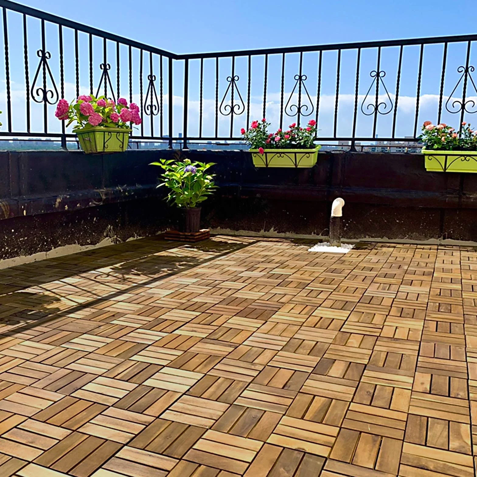HENGMEI Holz Terrassenfliesen 30x30 cm mit Klicksystem Wetterfest Pflegeleicht mit Drainagesystem- 55er Set für 5 m² Holzfliesen mit Drainagesystem für Balkon, Garten, Terrasse- Modell B