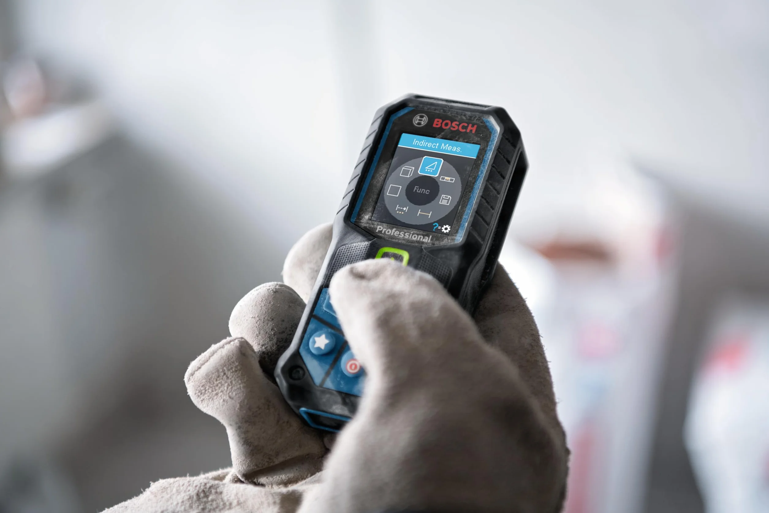 Bosch Professional Laser-Entfernungsmesser GLM 50-23 G (grüner Laser, Neigungssensor, Reichweite: bis zu 50 m, robust, IP65, ± 1,5 mm*, 2X AA-Batterie, Schlaufe, Tasche)