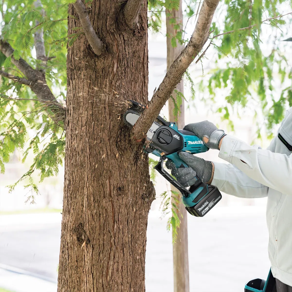 Makita DUC101Z Akku-Astsäge 18V (ohne Akku, ohne Ladegerät)