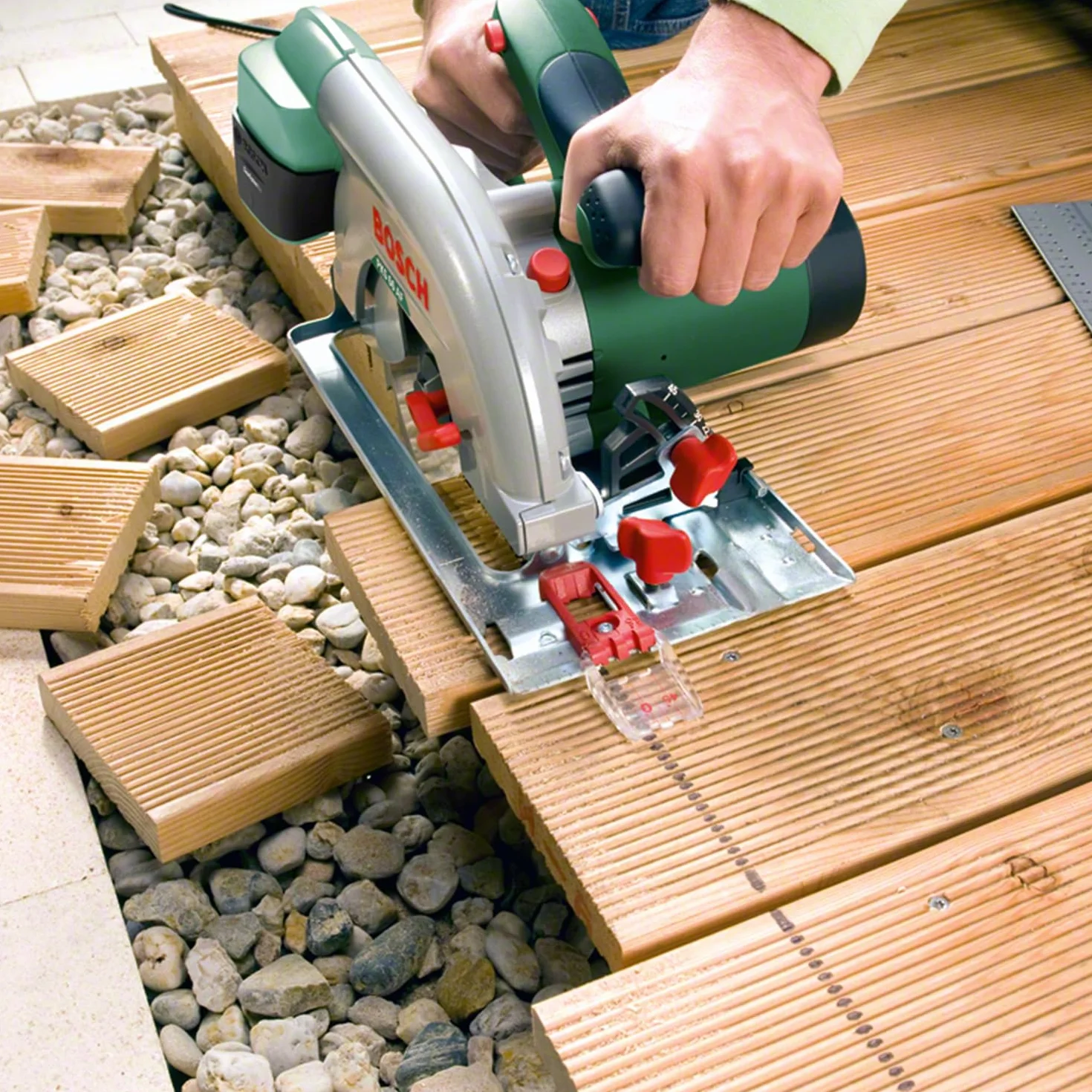 Bosch Kreissäge PKS 66 AF (Präzises Sägen in Holz, 1600 Watt; max. Schnitttiefe 66 mm; 3 tlg. Führungsschienenset)