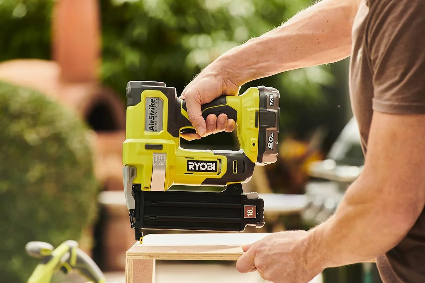 RYOBI 18 V ONE+ Akku-Nagler R18GN18-0, Nagelstärke 1,2 Mm, Magazinkapazität 105 St., werkzeuglose Tiefeneinstellung, ohne Akku & Ladegerät