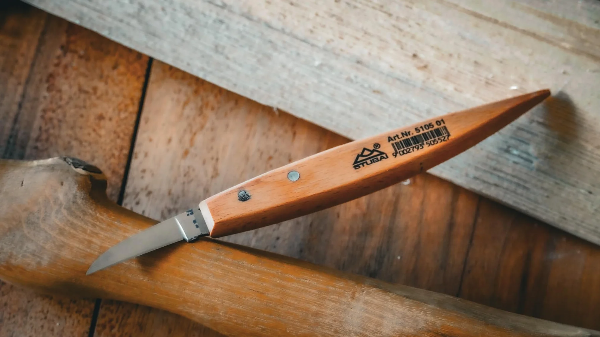 STUBAI Schnitzersatz | 7-tlg. | Balleisen 5 mm & 10 mm + Hohleisen 4 mm, 6 mm & 10 mm + 2 Kerbschnitzmesser | Schnitzwerkzeug für Schnitzarbeiten zur Holzbearbeitung | professionelles Schnitz-Set
