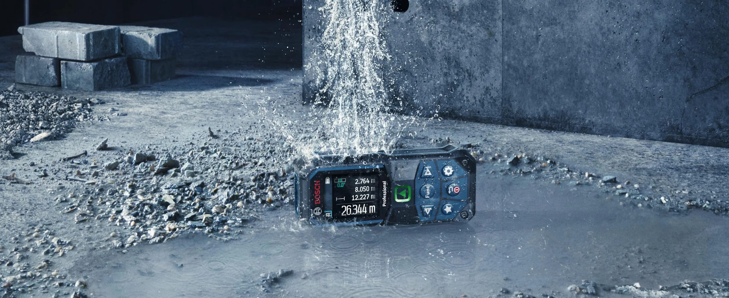 Bosch Professional Laser-Entfernungsmesser GLM 50-23 G (grüner Laser, Neigungssensor, Reichweite: bis zu 50 m, robust, IP65, ± 1,5 mm*, 2X AA-Batterie, Schlaufe, Tasche)
