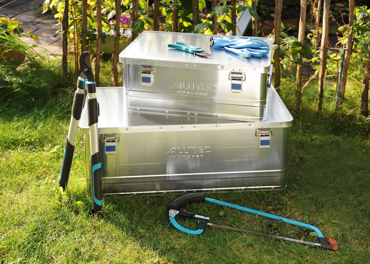 ALUTEC Aluminiumbox BASIC 80 (Inhalt 80 l, Innenmaße (LxBxH) 750 X 355 X 300 mm, staub-/spritzwassergeschützt, Werkzeugbox, Aufbewahrungskiste, Gewicht 4,18 kg) 10080