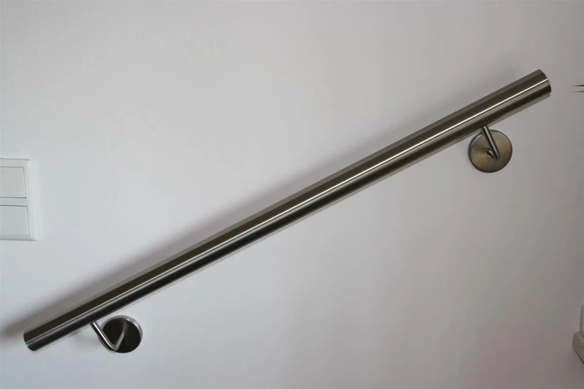 Edelstahl Handlauf V2A 42,4mm 240K geschliffen Wandhandlauf mit gerader Endkappe 2500 mm