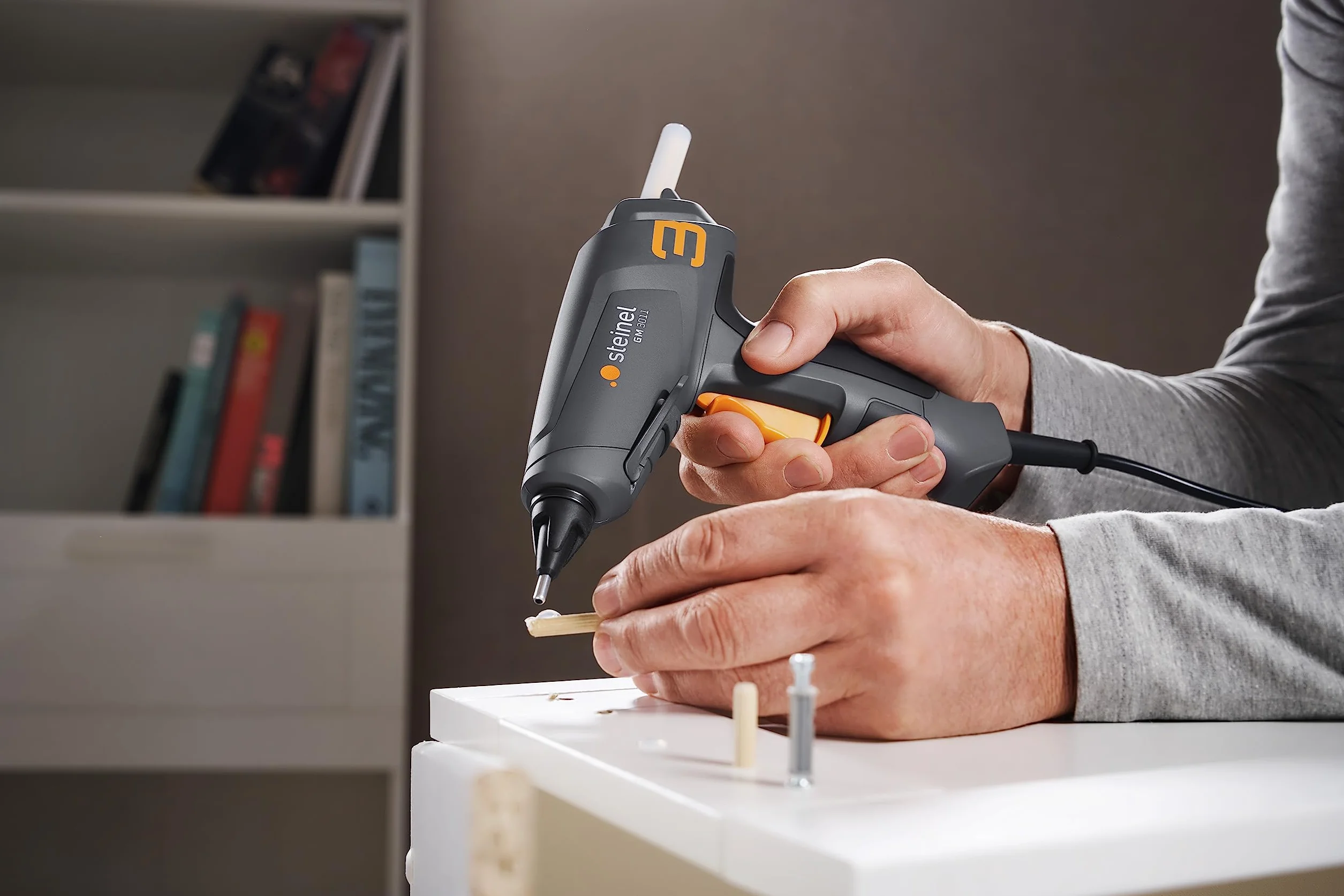 Steinel Klebepistole GlueMatic 3011 Set, inkl. ø11mm Klebesticks, Düse wechselbar, ideal für Reparaturen und zum Basteln