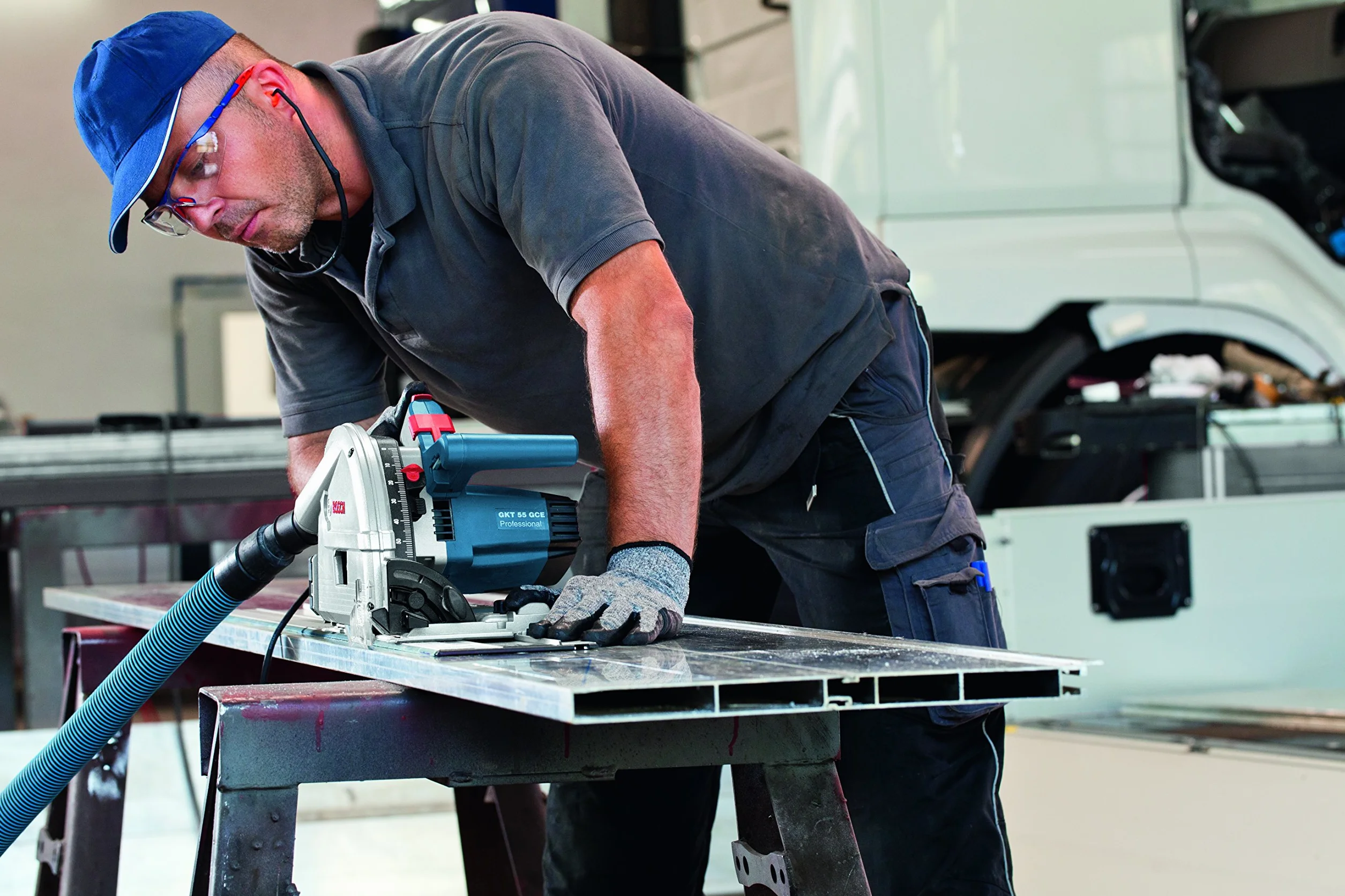 Bosch Professional Tauchsäge GKT 55 GCE (Leistung 1.400 Watt, inkl. Sägeblatt-Ø: 165mm, inkl. Kreissägeblatt für Holz, Einlage, L-BOXX)